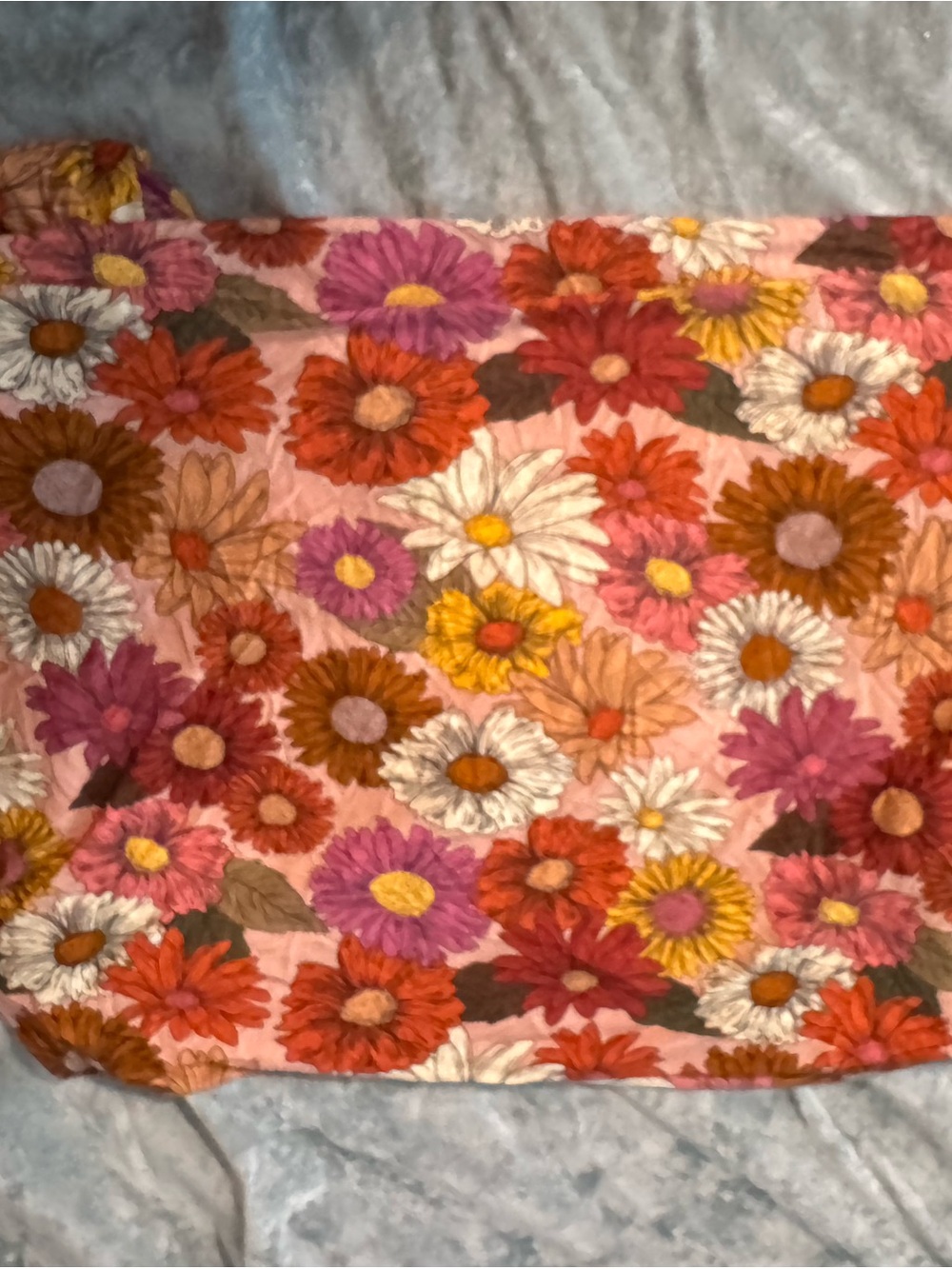 Posh peanut Della print crib sheet